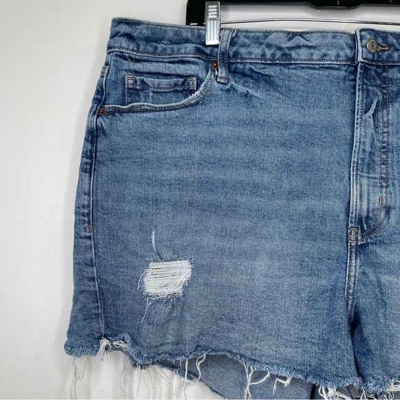 Old Navy OG Straight Jean Shorts in Size 26 - Picture 3 of 6